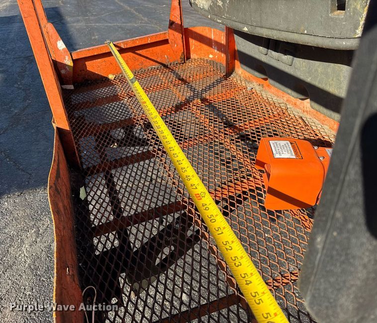 image for item DU3422 2007 JLG E450AJ boom lift