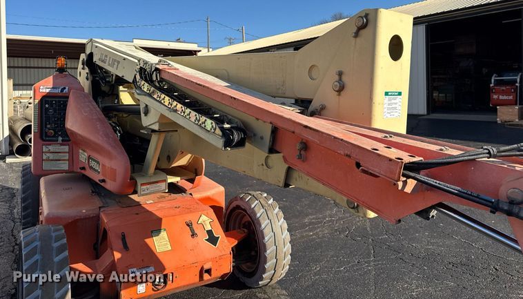 image for item DU3422 2007 JLG E450AJ boom lift
