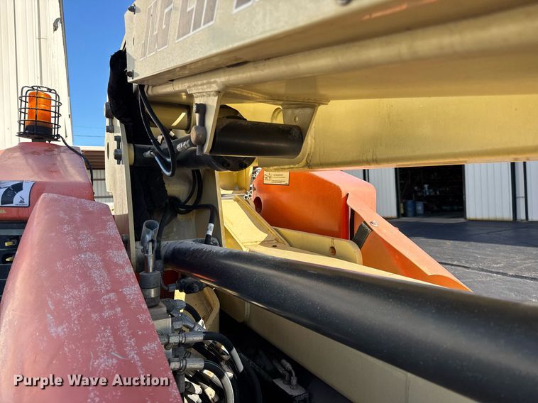 image for item DU3422 2007 JLG E450AJ boom lift