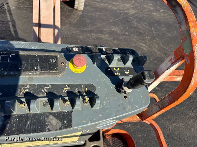 image for item DU3422 2007 JLG E450AJ boom lift