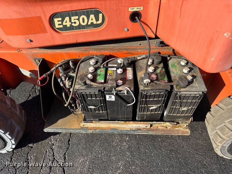 image for item DU3422 2007 JLG E450AJ boom lift