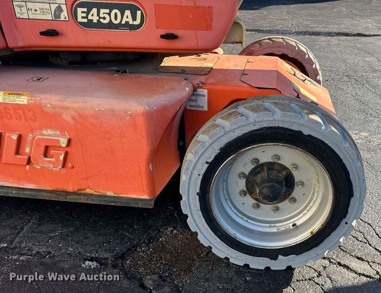 image for item DU3422 2007 JLG E450AJ boom lift