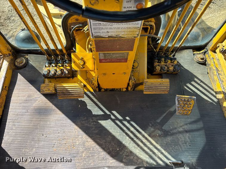 image for item DU3427 1974 Caterpillar 12G motor grader