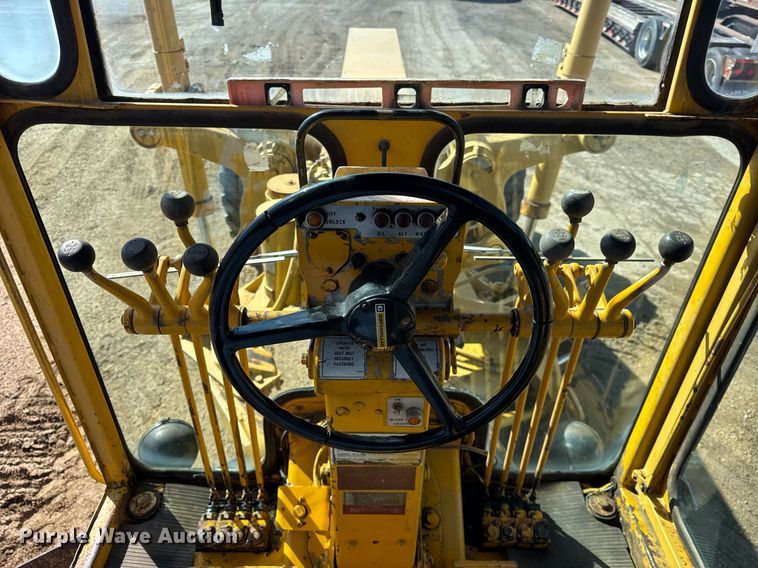 image for item DU3427 1974 Caterpillar 12G motor grader