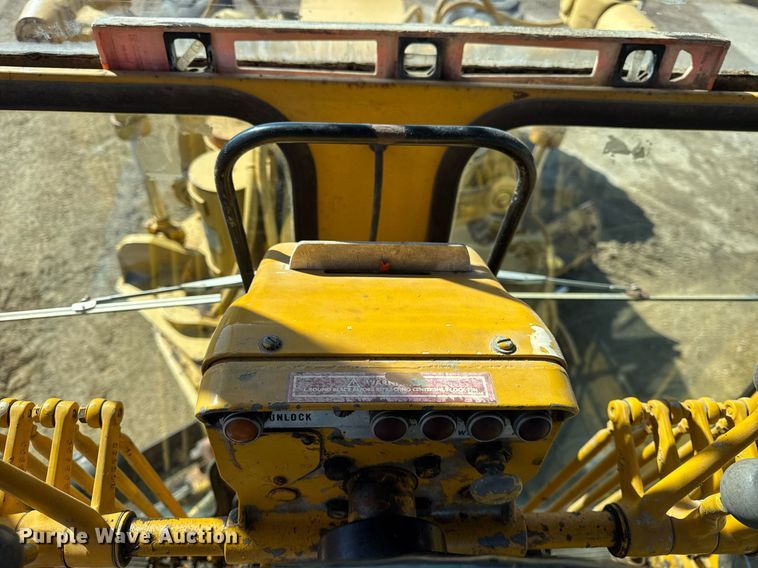 image for item DU3427 1974 Caterpillar 12G motor grader