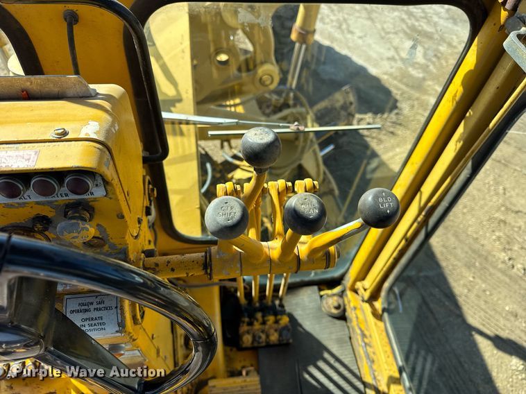 image for item DU3427 1974 Caterpillar 12G motor grader