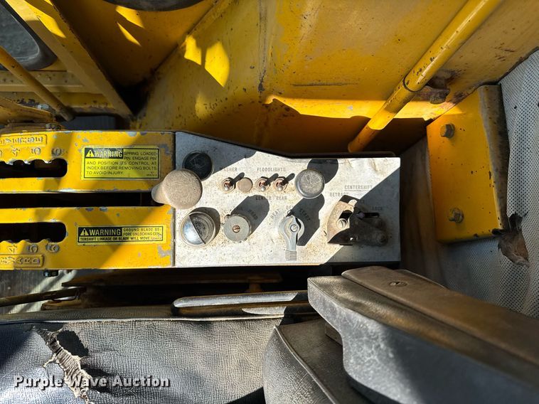 image for item DU3427 1974 Caterpillar 12G motor grader