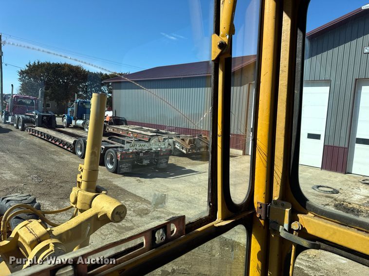 image for item DU3427 1974 Caterpillar 12G motor grader