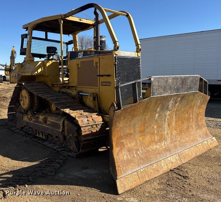 image for item DU3428 1996 Caterpillar D6M XL dozer