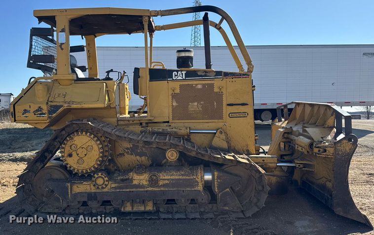image for item DU3428 1996 Caterpillar D6M XL dozer