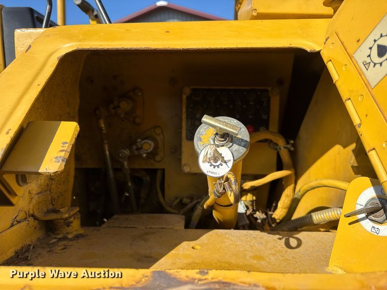 image for item DU3428 1996 Caterpillar D6M XL dozer