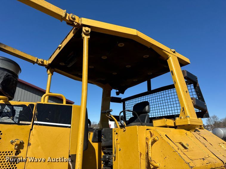 image for item DU3428 1996 Caterpillar D6M XL dozer