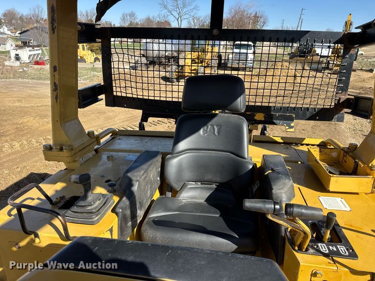 image for item DU3428 1996 Caterpillar D6M XL dozer