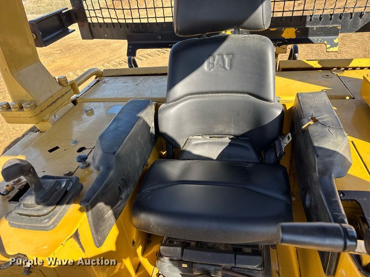 image for item DU3428 1996 Caterpillar D6M XL dozer