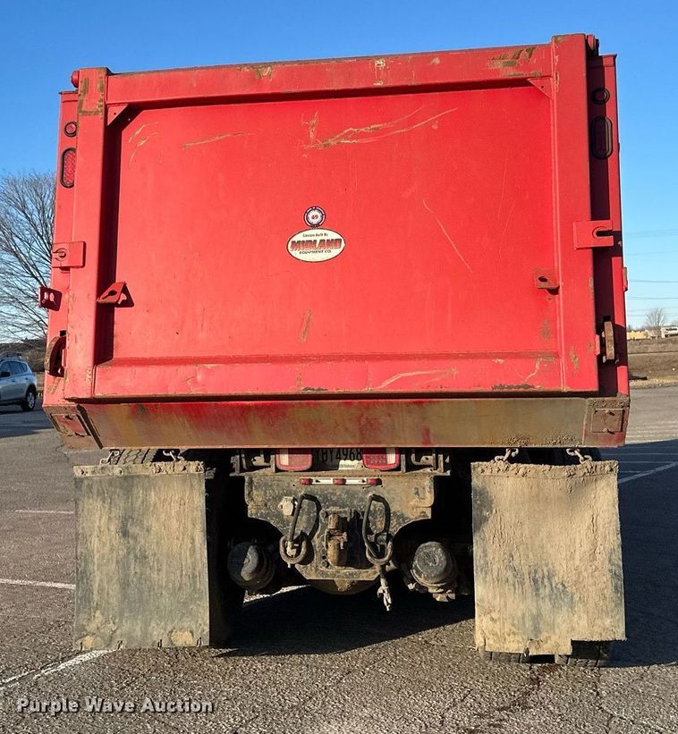 image for item DV0668 2003 Sterling L9500 dump truck