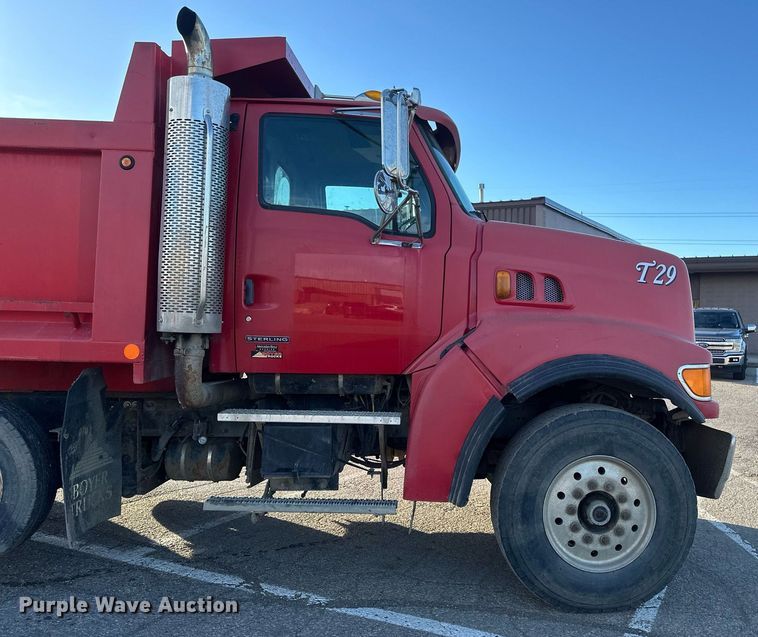 image for item DV0668 2003 Sterling L9500 dump truck