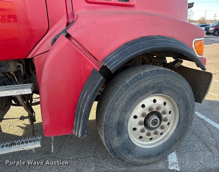 image for item DV0668 2003 Sterling L9500 dump truck