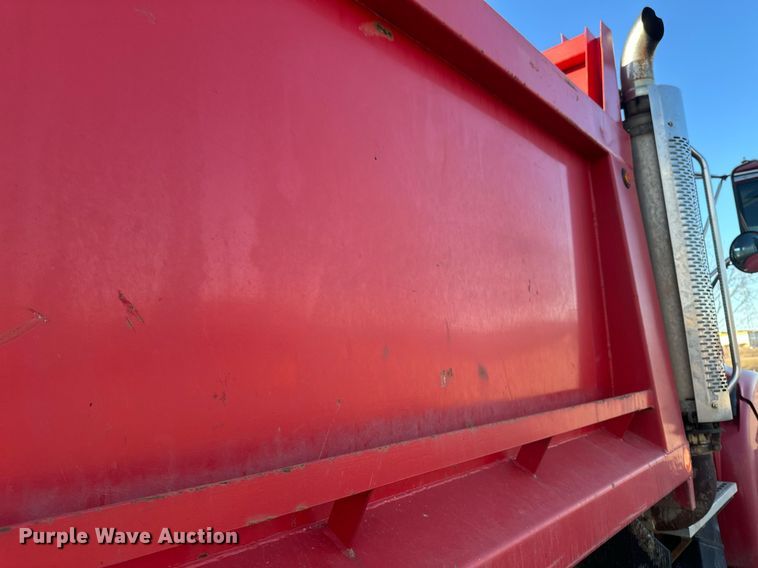 image for item DV0668 2003 Sterling L9500 dump truck