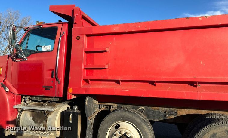 image for item DV0668 2003 Sterling L9500 dump truck