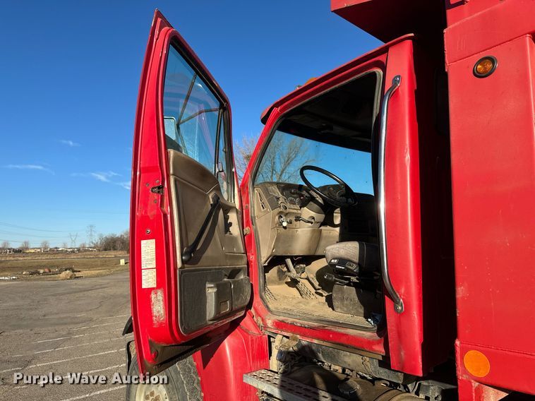image for item DV0668 2003 Sterling L9500 dump truck