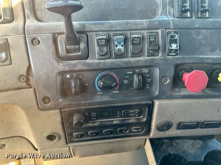 image for item DV0668 2003 Sterling L9500 dump truck