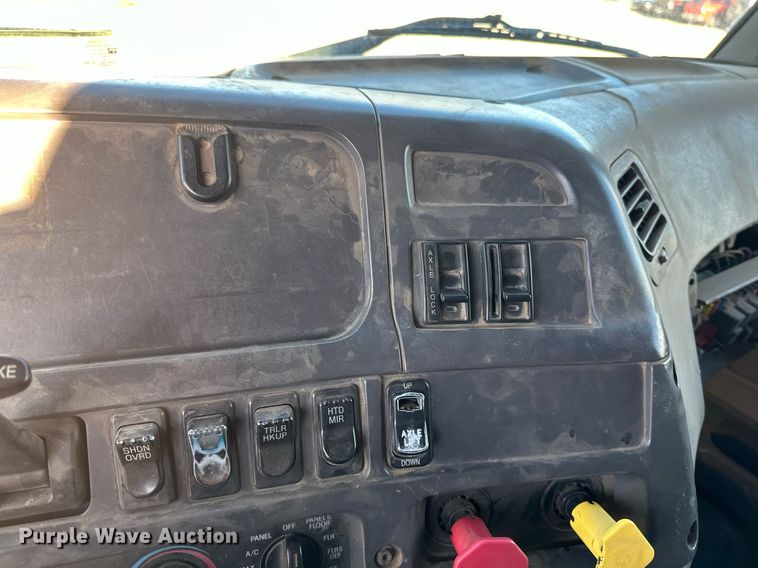 image for item DV0668 2003 Sterling L9500 dump truck