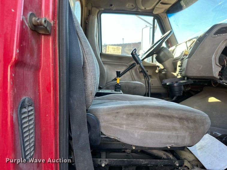 image for item DV0668 2003 Sterling L9500 dump truck