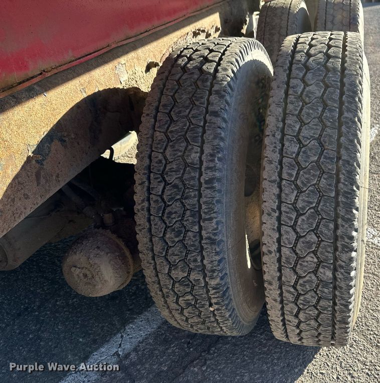image for item DV0668 2003 Sterling L9500 dump truck