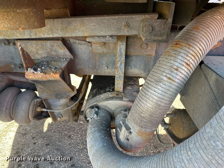 image for item DV0669 2005 Sterling LT9500 dump truck