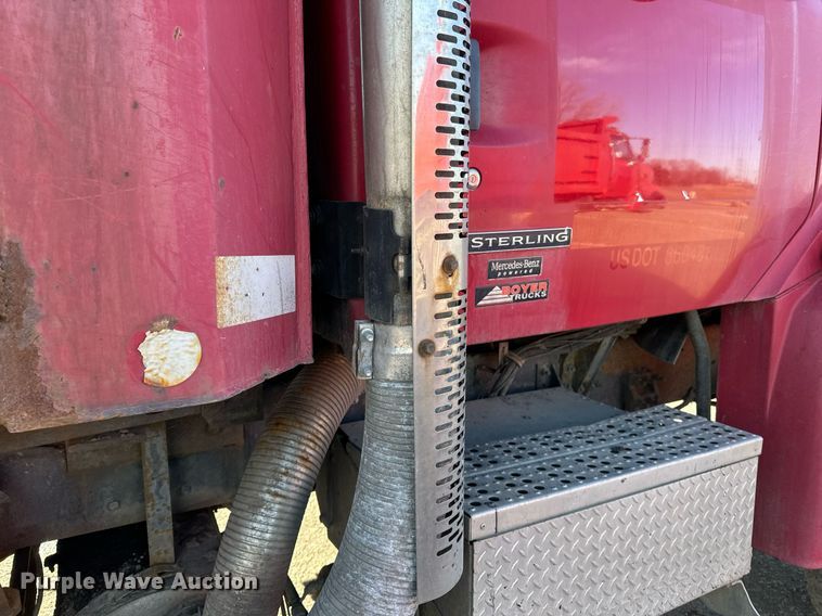 image for item DV0669 2005 Sterling LT9500 dump truck