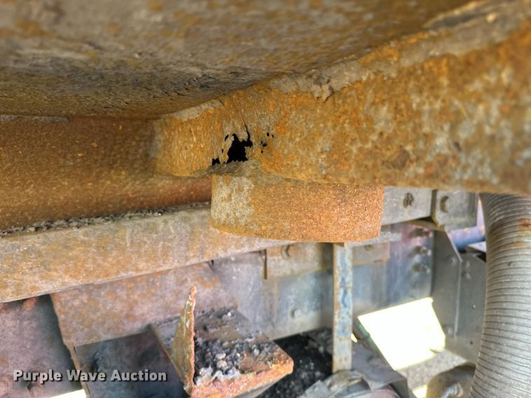 image for item DV0669 2005 Sterling LT9500 dump truck