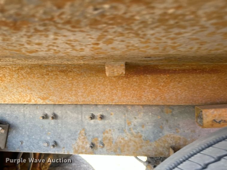 image for item DV0669 2005 Sterling LT9500 dump truck