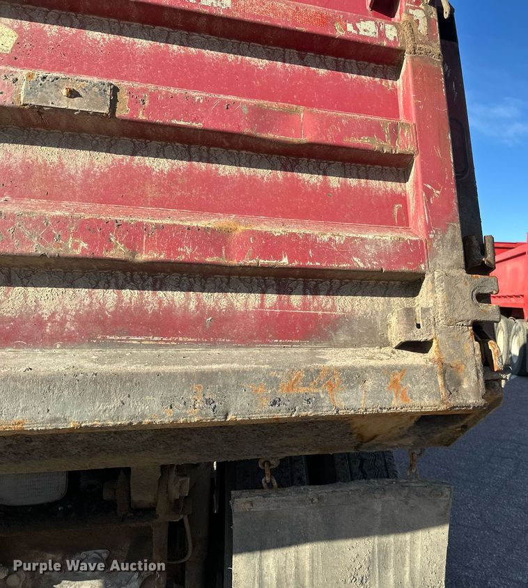 image for item DV0669 2005 Sterling LT9500 dump truck