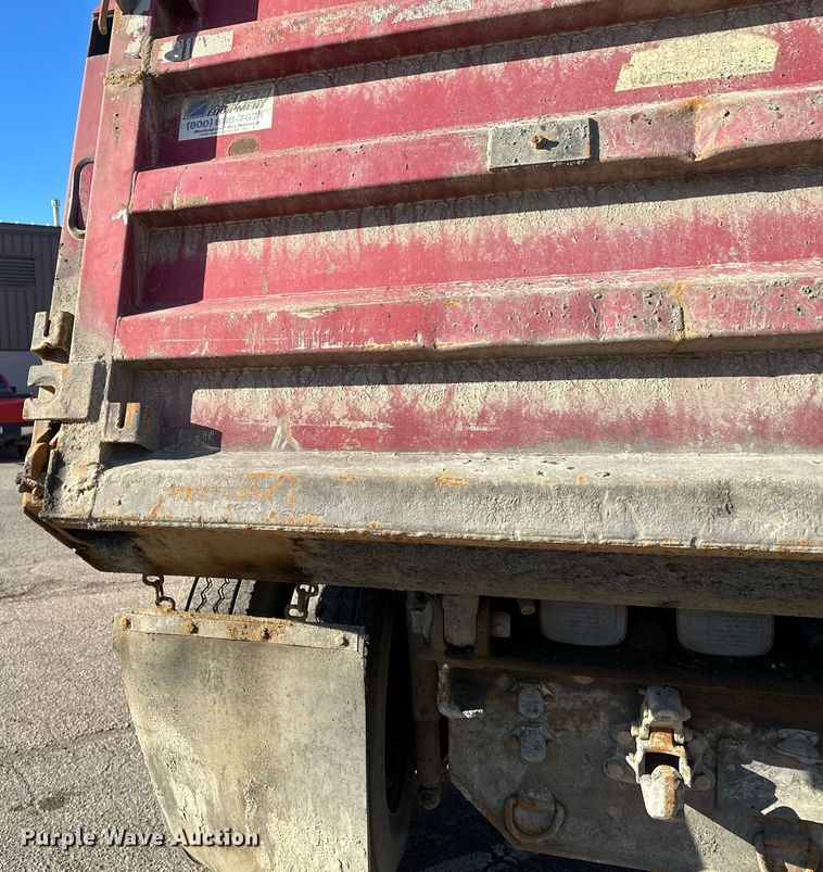 image for item DV0669 2005 Sterling LT9500 dump truck