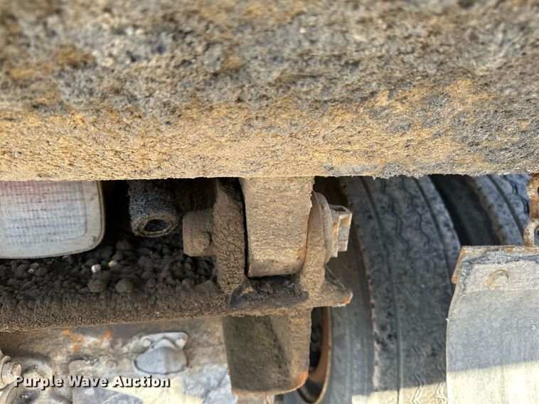 image for item DV0669 2005 Sterling LT9500 dump truck