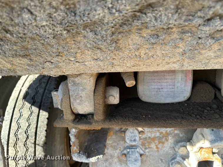 image for item DV0669 2005 Sterling LT9500 dump truck