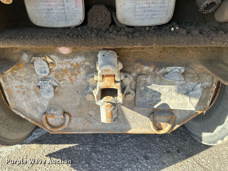 image for item DV0669 2005 Sterling LT9500 dump truck