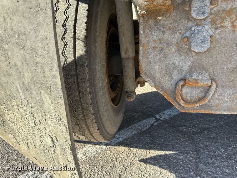 image for item DV0669 2005 Sterling LT9500 dump truck