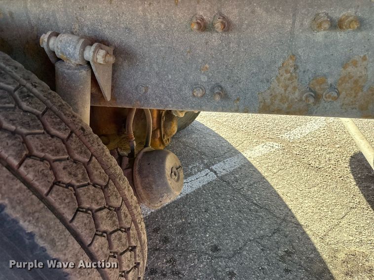 image for item DV0669 2005 Sterling LT9500 dump truck