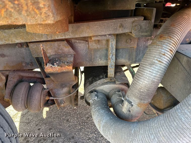 image for item DV0669 2005 Sterling LT9500 dump truck