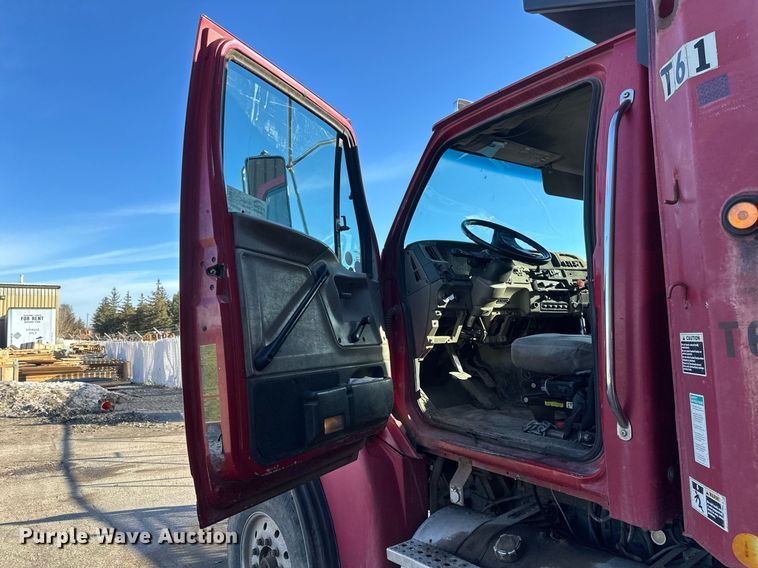 image for item DV0669 2005 Sterling LT9500 dump truck