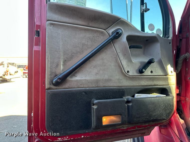 image for item DV0669 2005 Sterling LT9500 dump truck