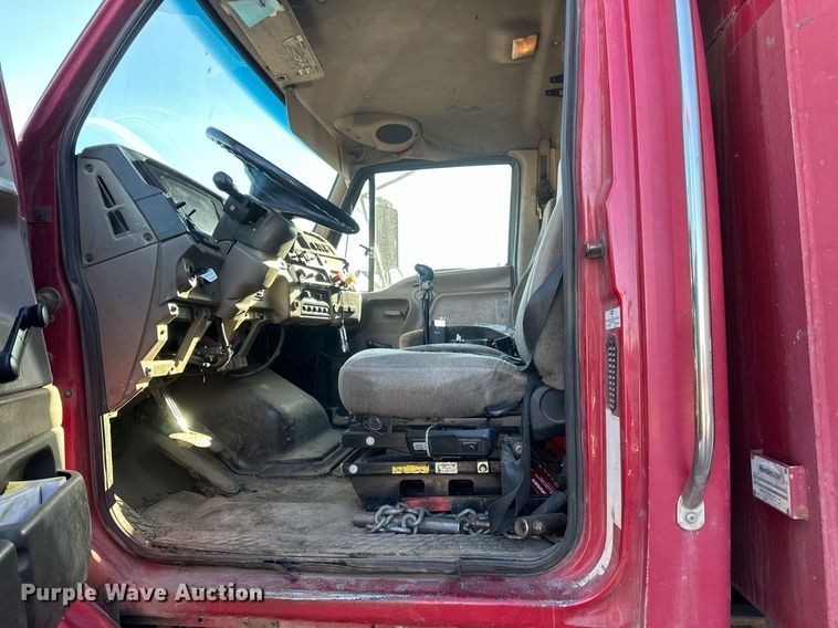 image for item DV0669 2005 Sterling LT9500 dump truck