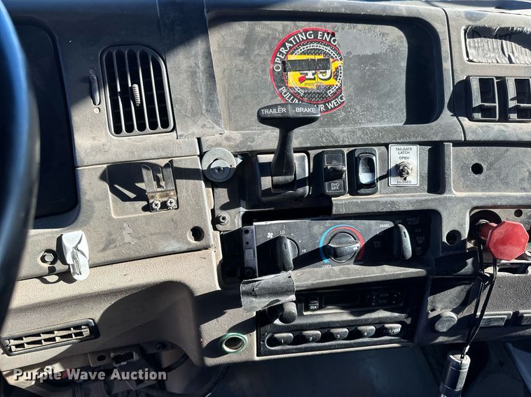 image for item DV0669 2005 Sterling LT9500 dump truck