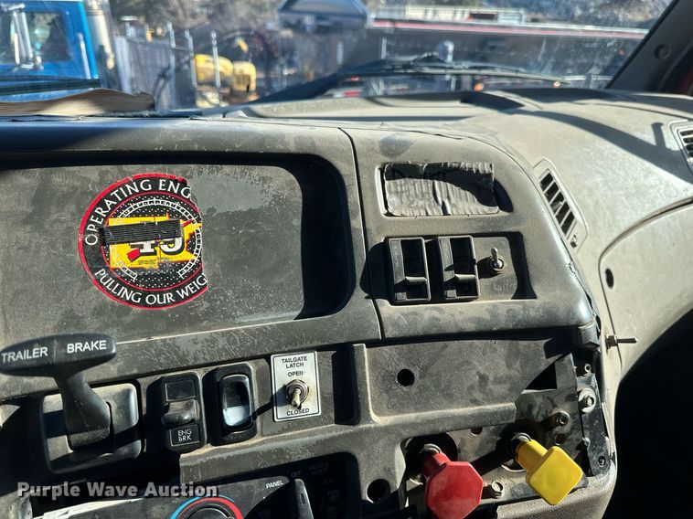 image for item DV0669 2005 Sterling LT9500 dump truck