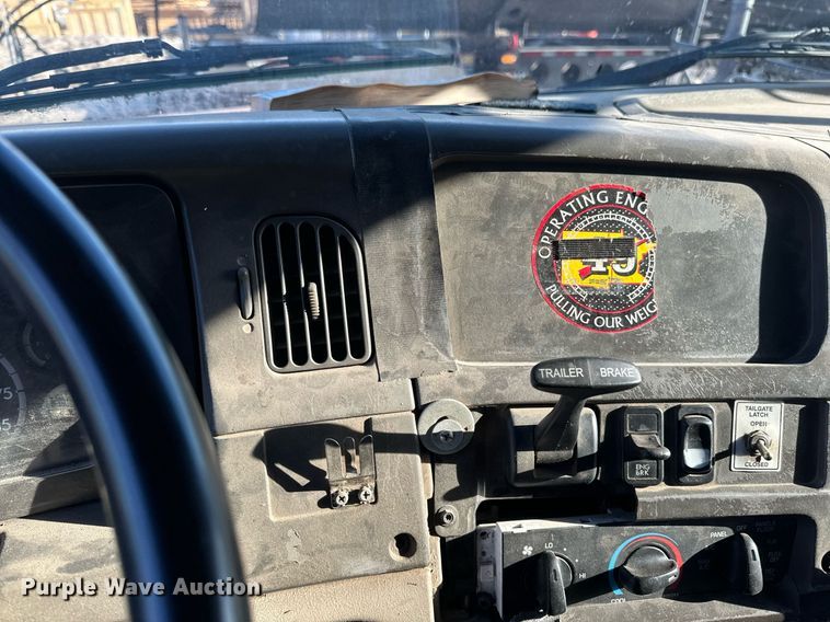 image for item DV0669 2005 Sterling LT9500 dump truck