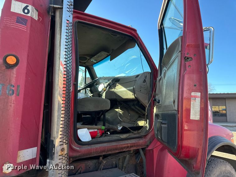 image for item DV0669 2005 Sterling LT9500 dump truck