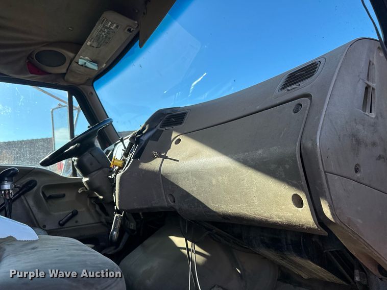 image for item DV0669 2005 Sterling LT9500 dump truck