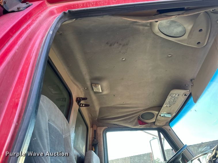 image for item DV0669 2005 Sterling LT9500 dump truck