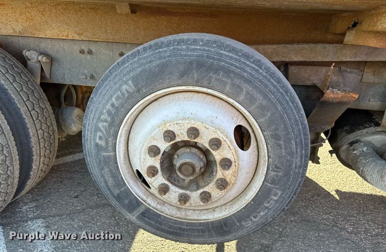 image for item DV0669 2005 Sterling LT9500 dump truck